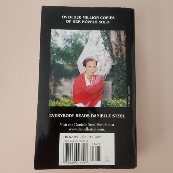 3 Danielle Steel Novels "Answered Prayers", "Going Home" and "Sisters" Paperback - Picture 4 of 10
